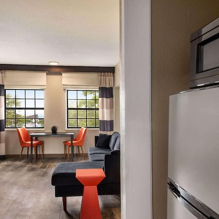 Ramada By Wyndham Albuquerque Airport Hotel Eksteriør billede