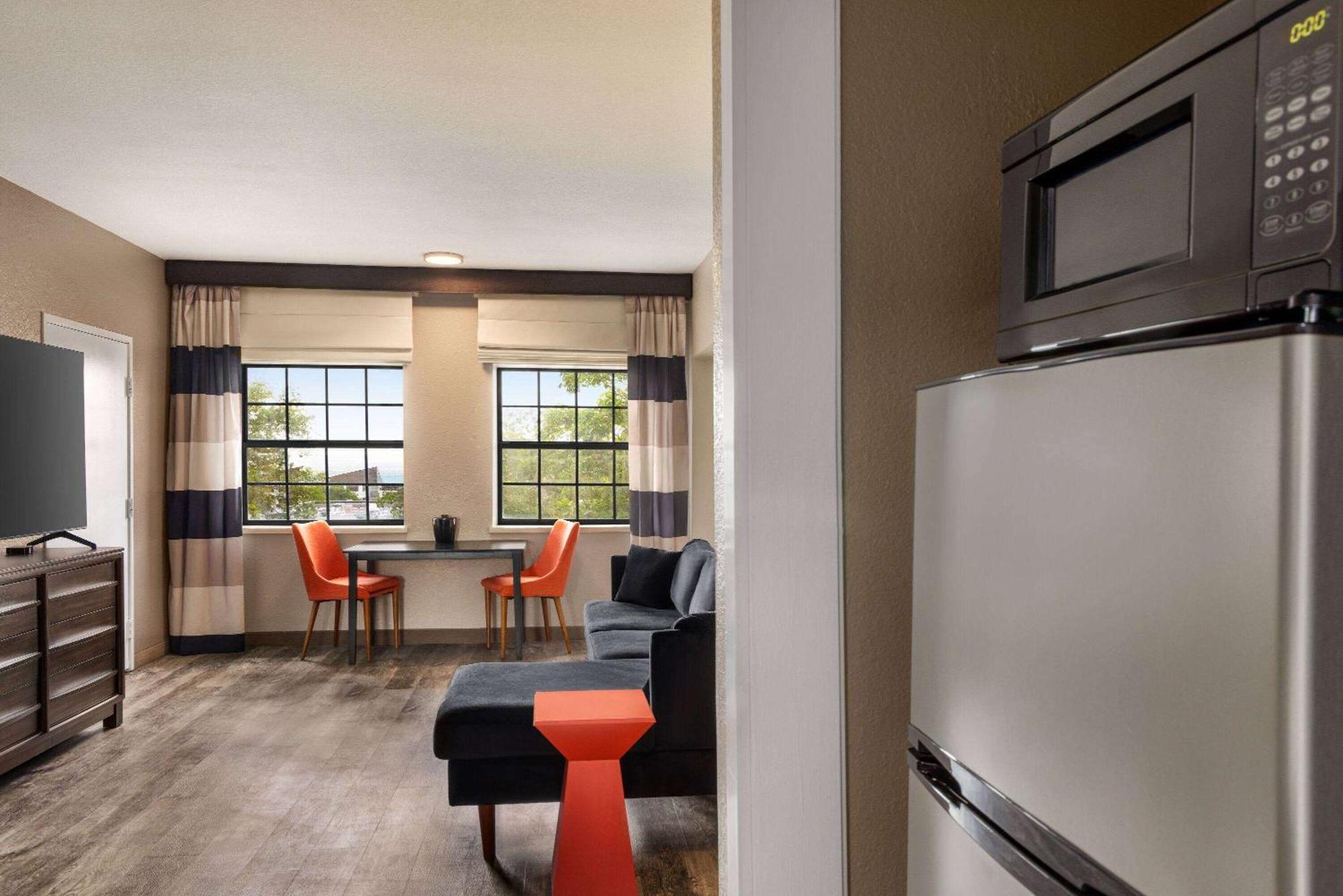 Ramada By Wyndham Albuquerque Airport Hotel Eksteriør billede
