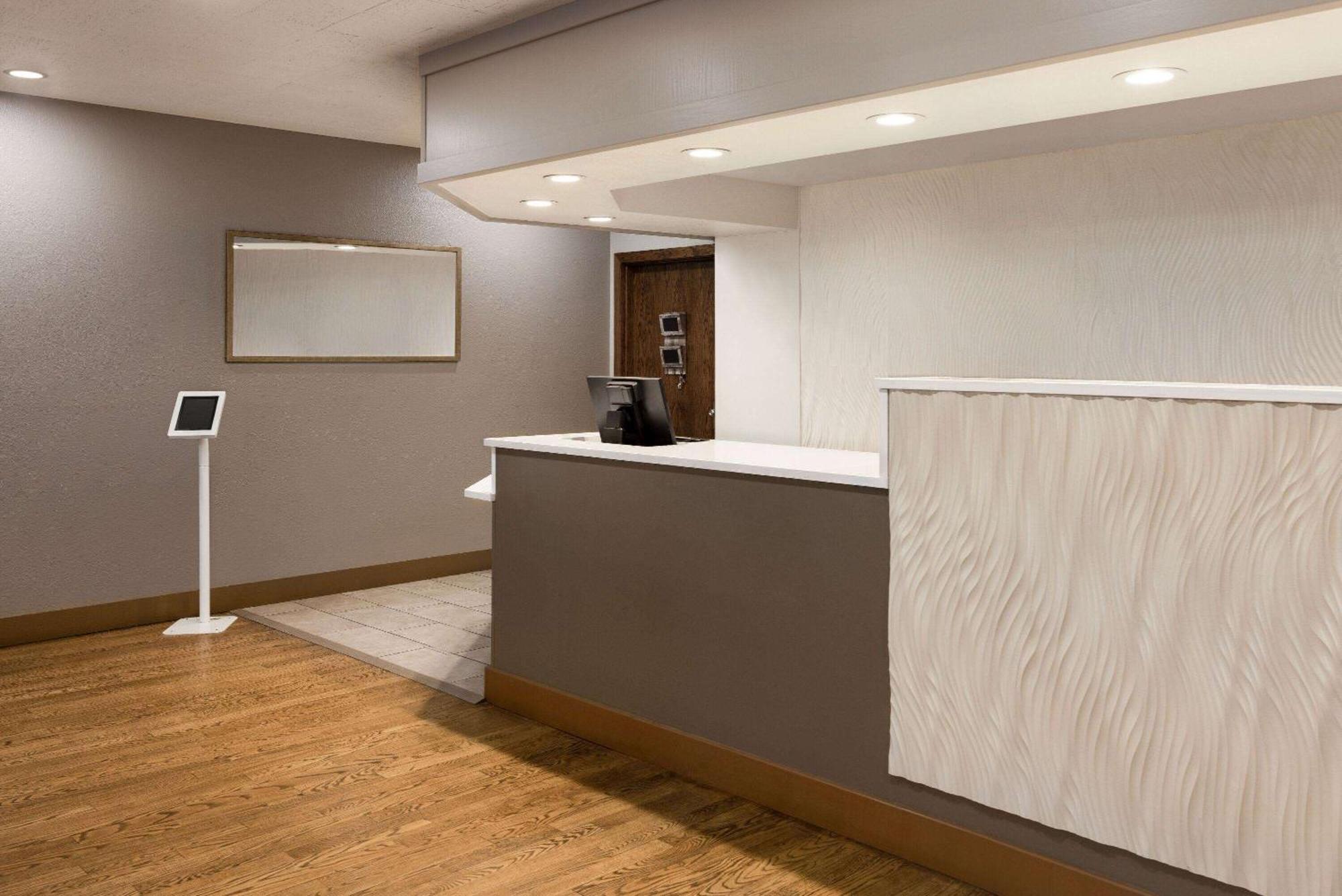 Ramada By Wyndham Albuquerque Airport Hotel Eksteriør billede