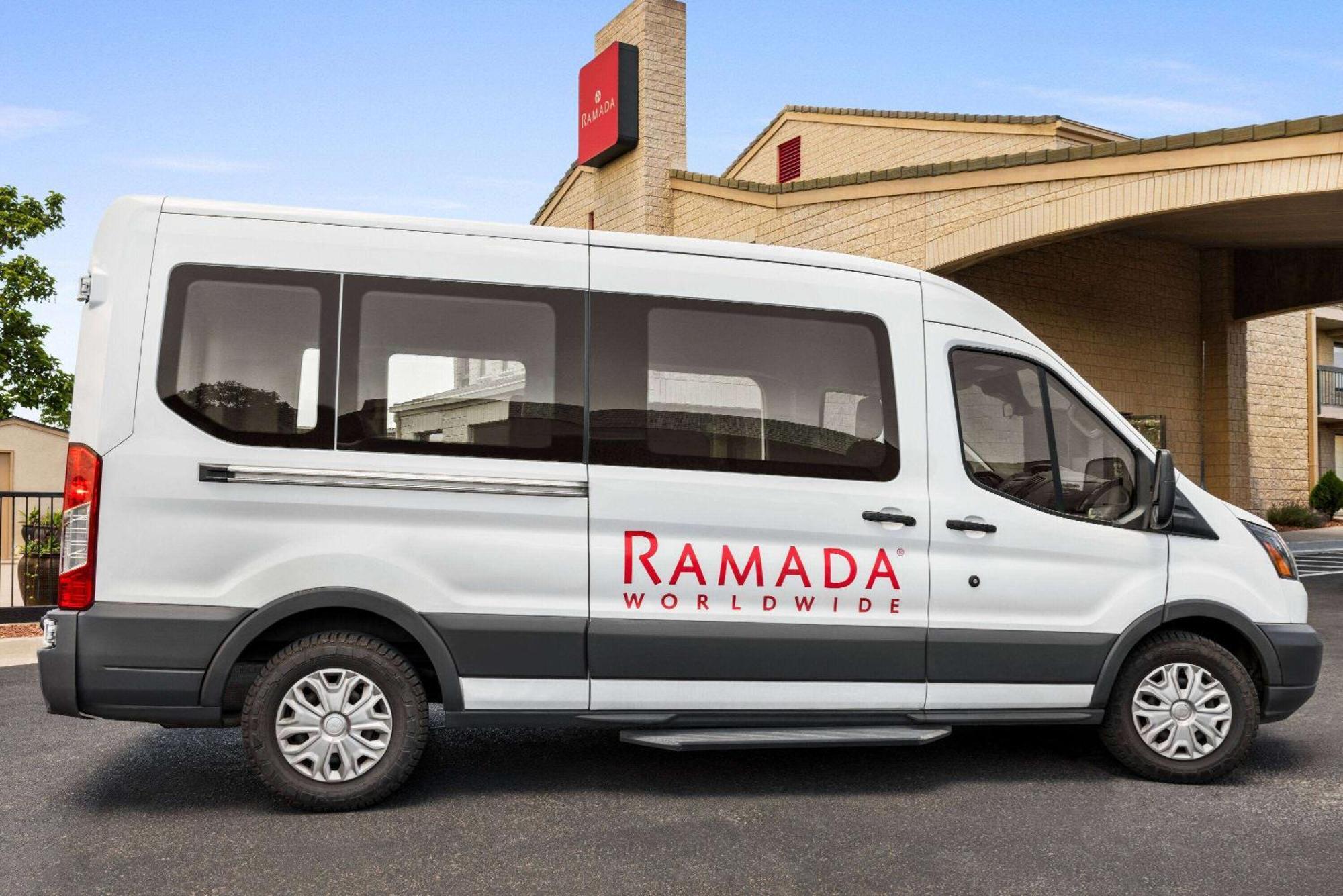 Ramada By Wyndham Albuquerque Airport Hotel Eksteriør billede