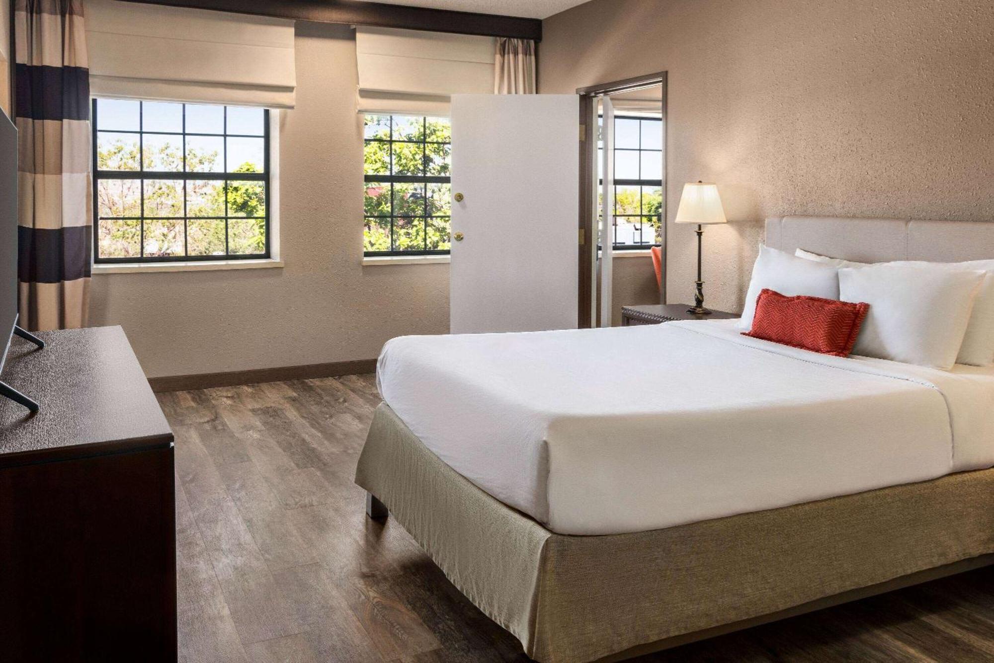 Ramada By Wyndham Albuquerque Airport Hotel Eksteriør billede