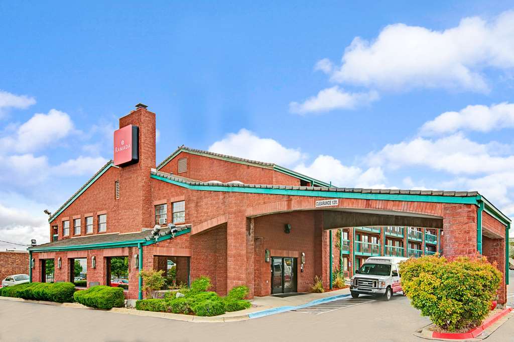 Ramada By Wyndham Albuquerque Airport Hotel Eksteriør billede